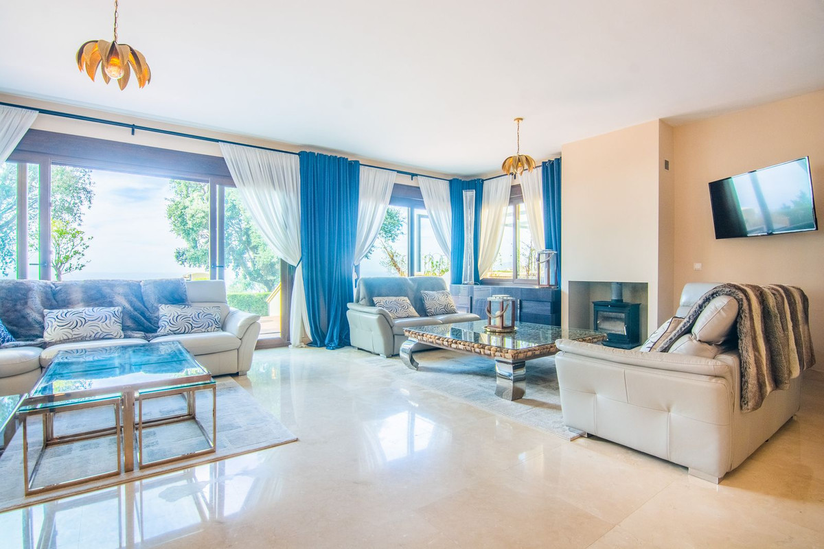 5 Bed Townhouse for sale in La Mairena Costa Del Sol, Málaga, Spain