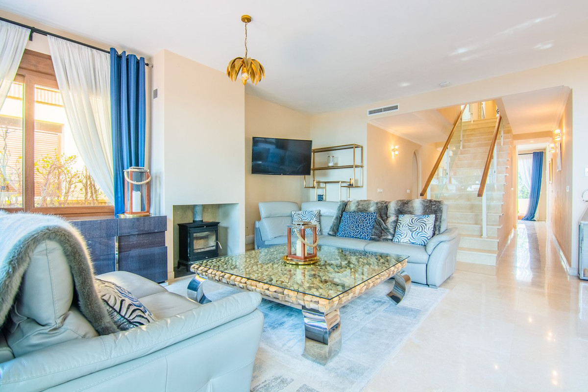 5 Bed Townhouse for sale in La Mairena Costa Del Sol, Málaga, Spain
