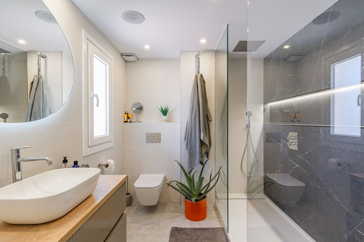 4 Bed Apartment for sale in Marbella Costa Del Sol, Málaga, Spain