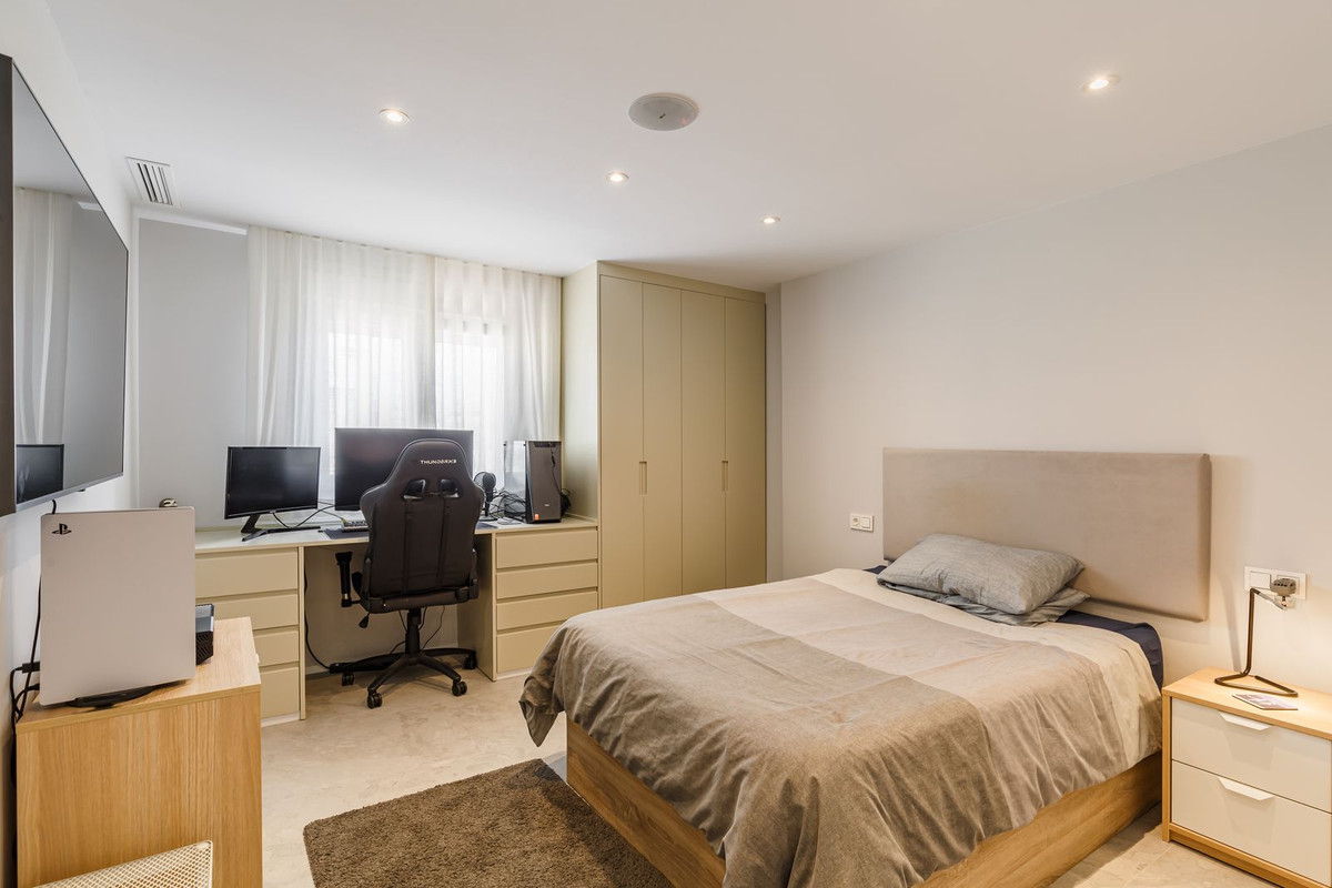 4 Bed Apartment for sale in Marbella Costa Del Sol, Málaga, Spain