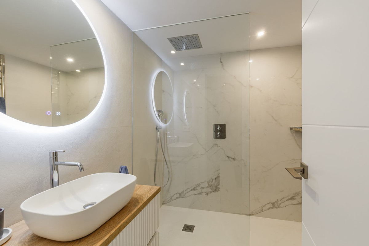 4 Bed Apartment for sale in Marbella Costa Del Sol, Málaga, Spain