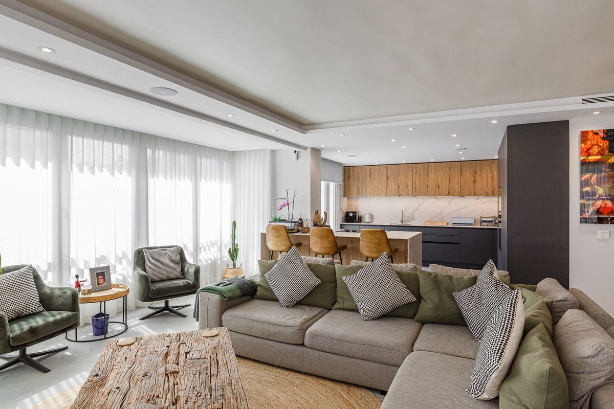 4 Bed Apartment for sale in Marbella Costa Del Sol, Málaga, Spain