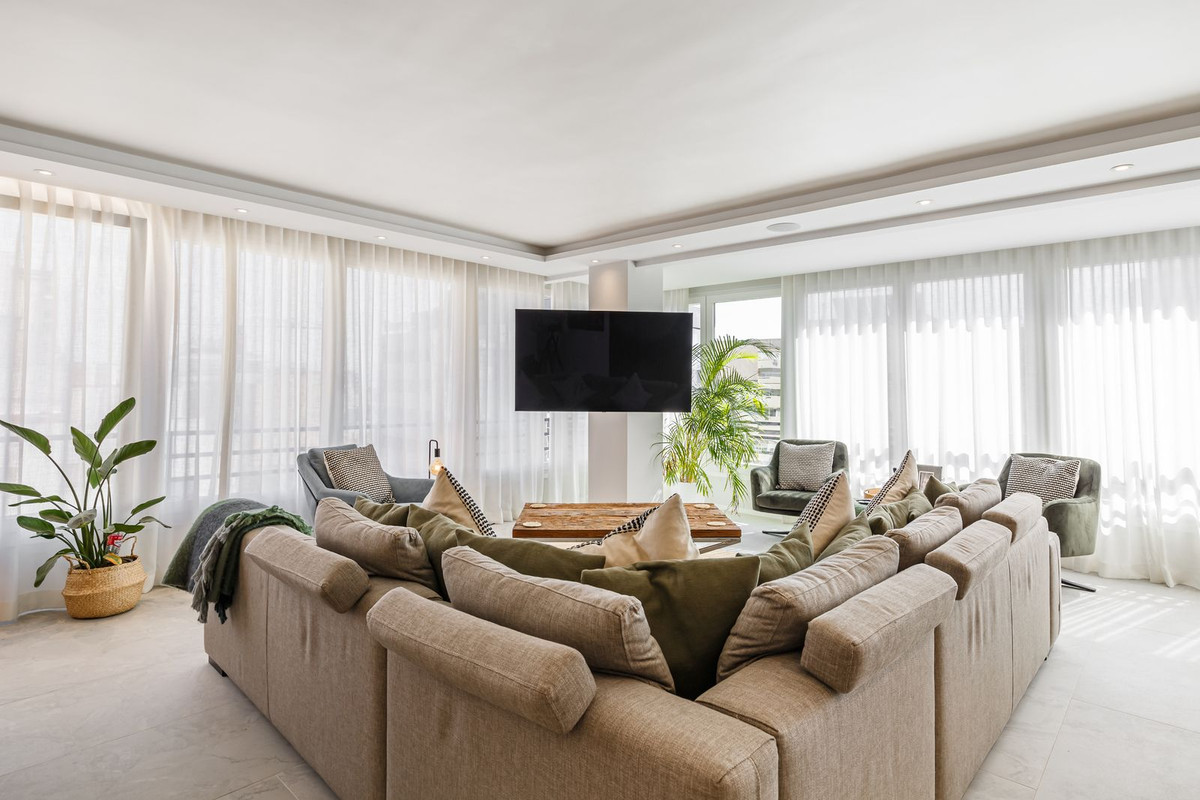 4 Bed Apartment for sale in Marbella Costa Del Sol, Málaga, Spain