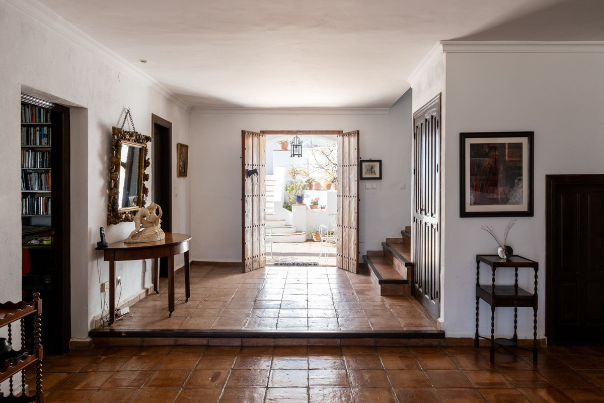 7 Bed Townhouse for sale in Torrox Costa Del Sol East, Málaga, Spain