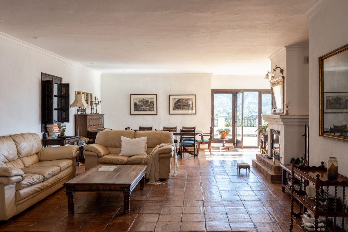 7 Bed Townhouse for sale in Torrox Costa Del Sol East, Málaga, Spain