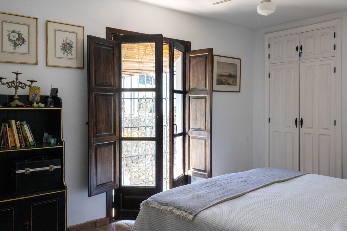 7 Bed Townhouse for sale in Torrox Costa Del Sol East, Málaga, Spain