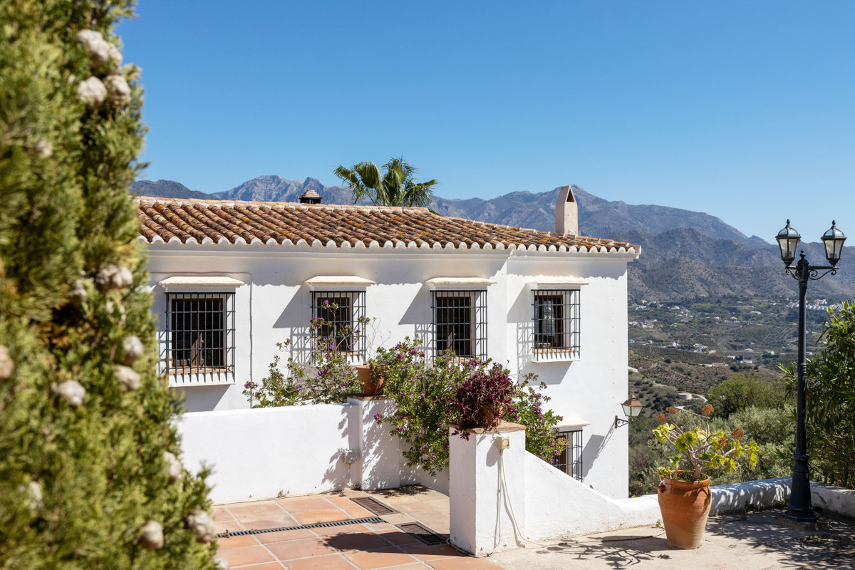 7 Bed Townhouse for sale in Torrox Costa Del Sol East, Málaga, Spain