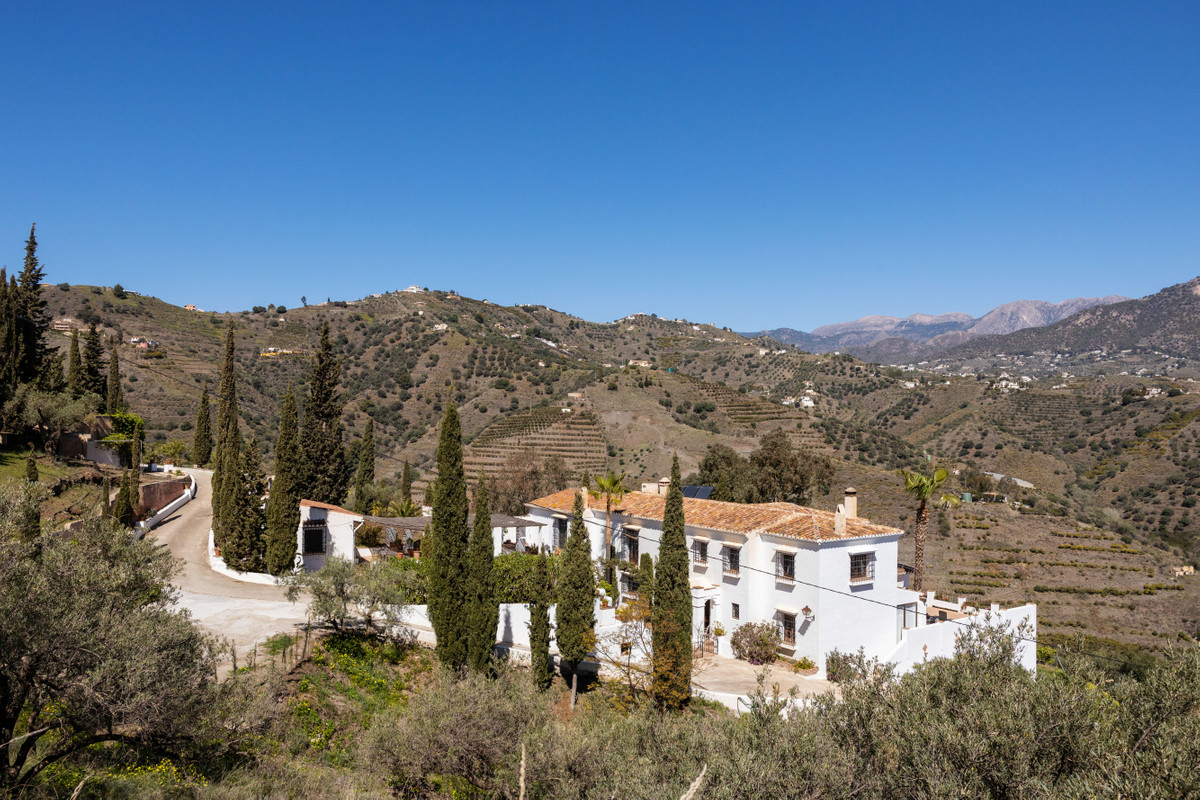 7 Bed Townhouse for sale in Torrox Costa Del Sol East, Málaga, Spain