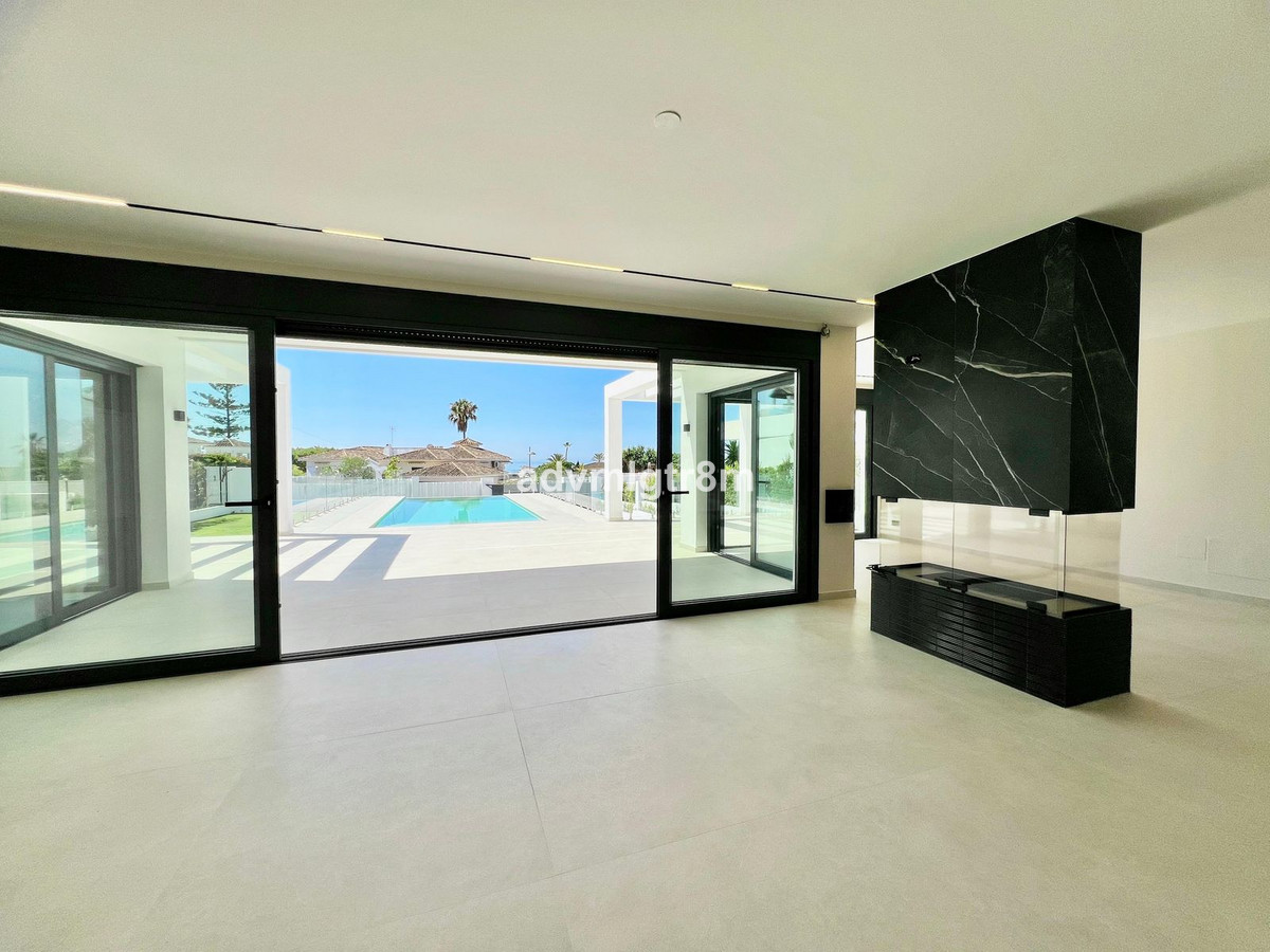 6 Bed Townhouse for sale in Elviria Costa Del Sol, Málaga, Spain