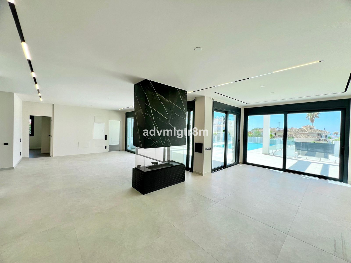 6 Bed Townhouse for sale in Elviria Costa Del Sol, Málaga, Spain