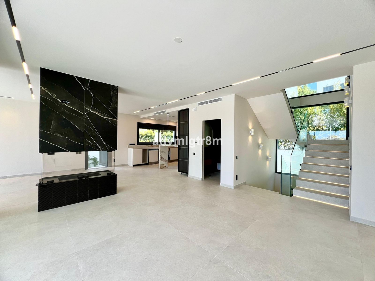 6 Bed Townhouse for sale in Elviria Costa Del Sol, Málaga, Spain