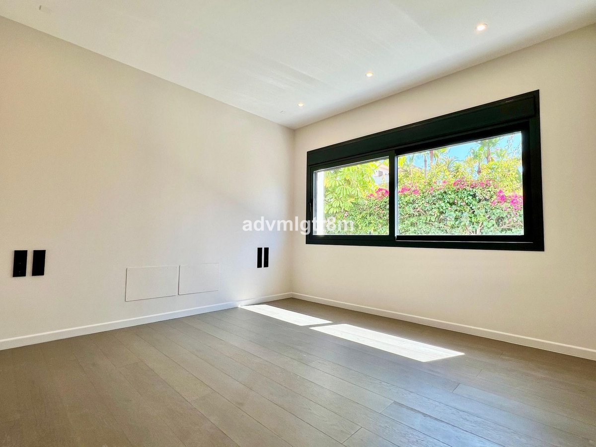 6 Bed Townhouse for sale in Elviria Costa Del Sol, Málaga, Spain