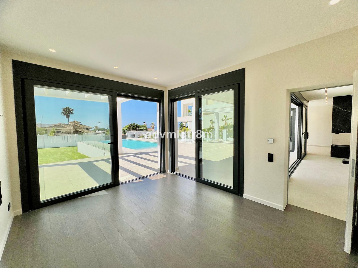6 Bed Townhouse for sale in Elviria Costa Del Sol, Málaga, Spain