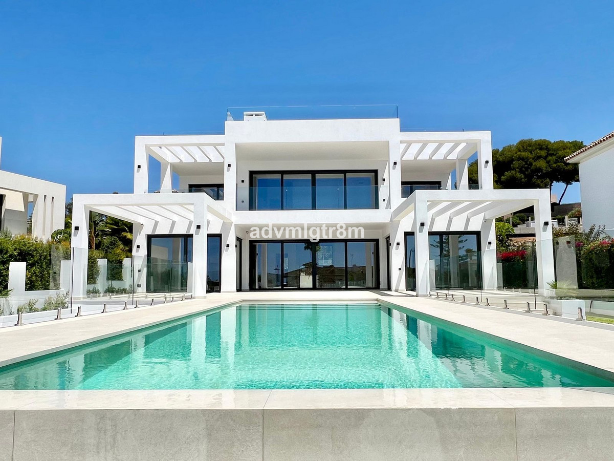 6 Bed Townhouse for sale in Elviria Costa Del Sol, Málaga, Spain