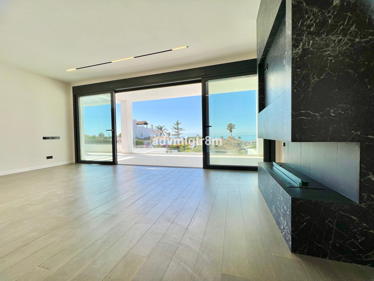 6 Bed Townhouse for sale in Elviria Costa Del Sol, Málaga, Spain