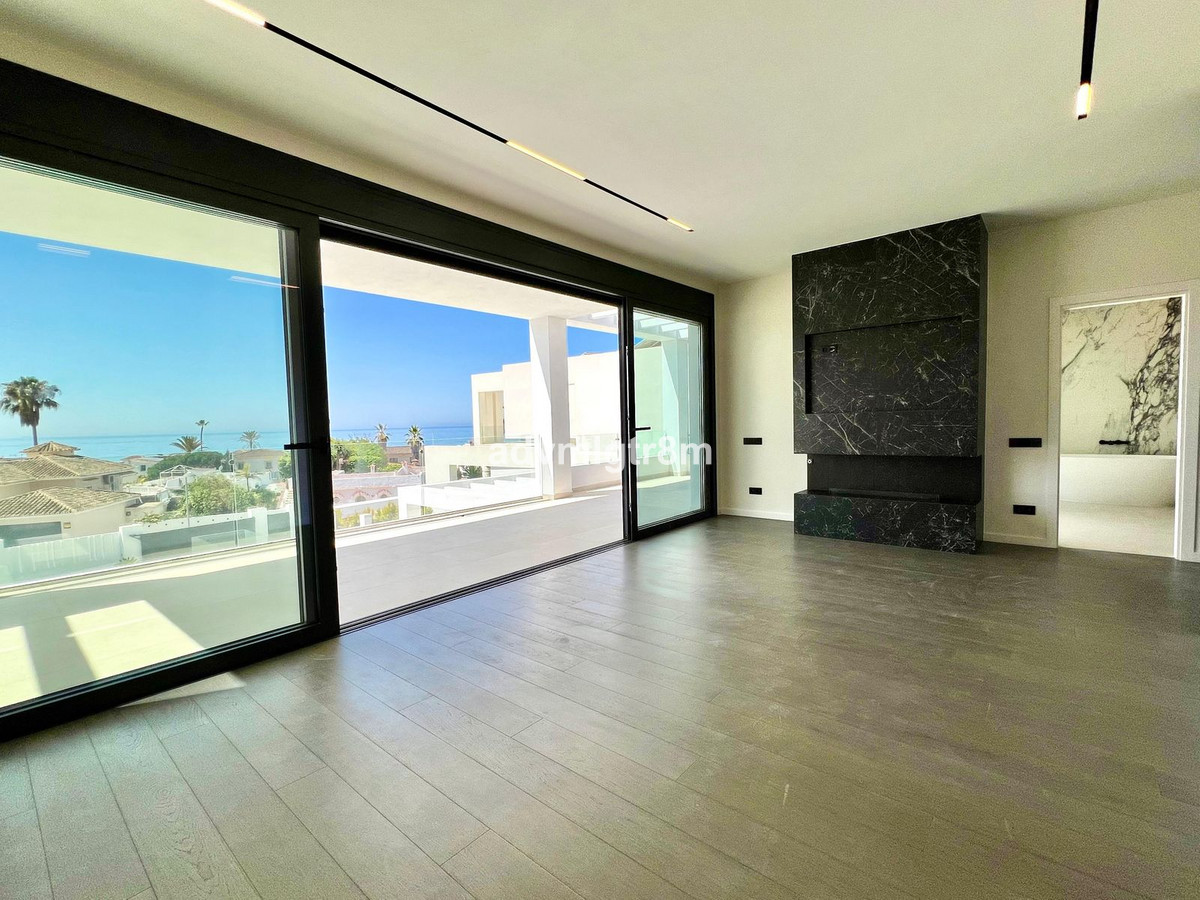 6 Bed Townhouse for sale in Elviria Costa Del Sol, Málaga, Spain