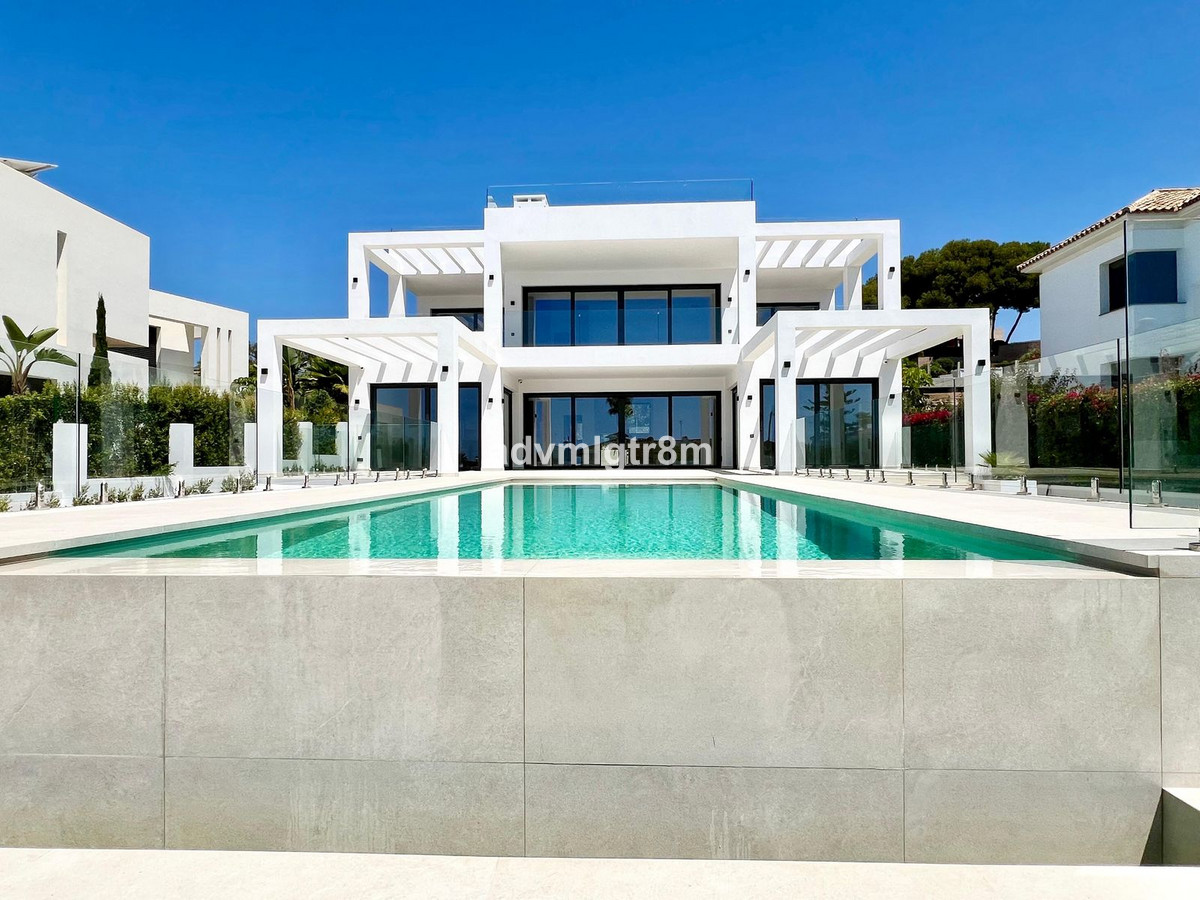 6 Bed Townhouse for sale in Elviria Costa Del Sol, Málaga, Spain