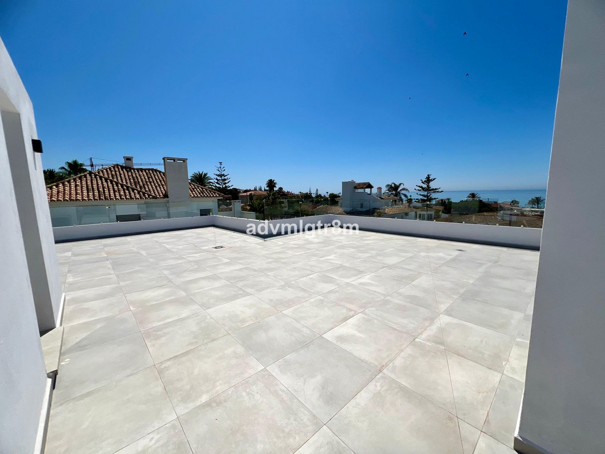 6 Bed Townhouse for sale in Elviria Costa Del Sol, Málaga, Spain