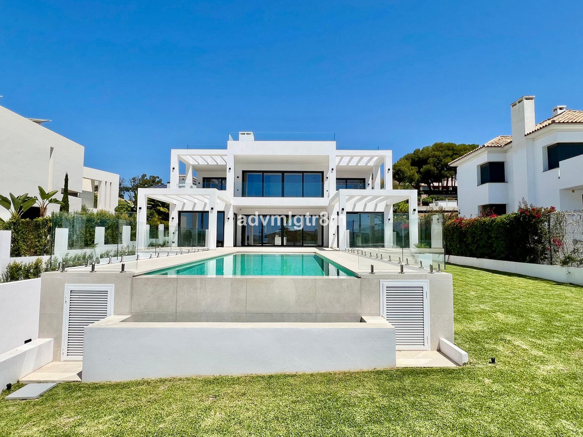 6 Bed Townhouse for sale in Elviria Costa Del Sol, Málaga, Spain