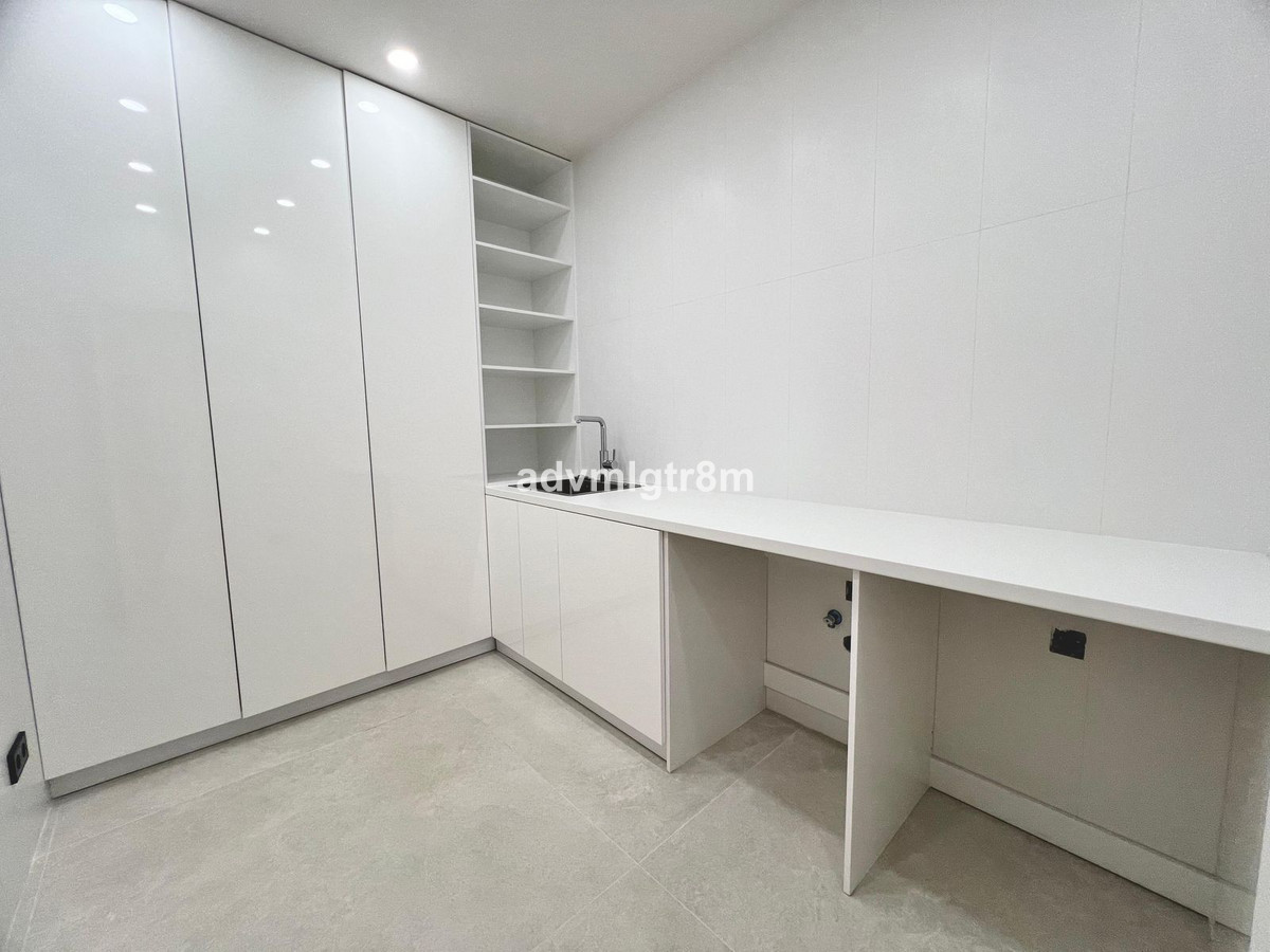 6 Bed Townhouse for sale in Elviria Costa Del Sol, Málaga, Spain