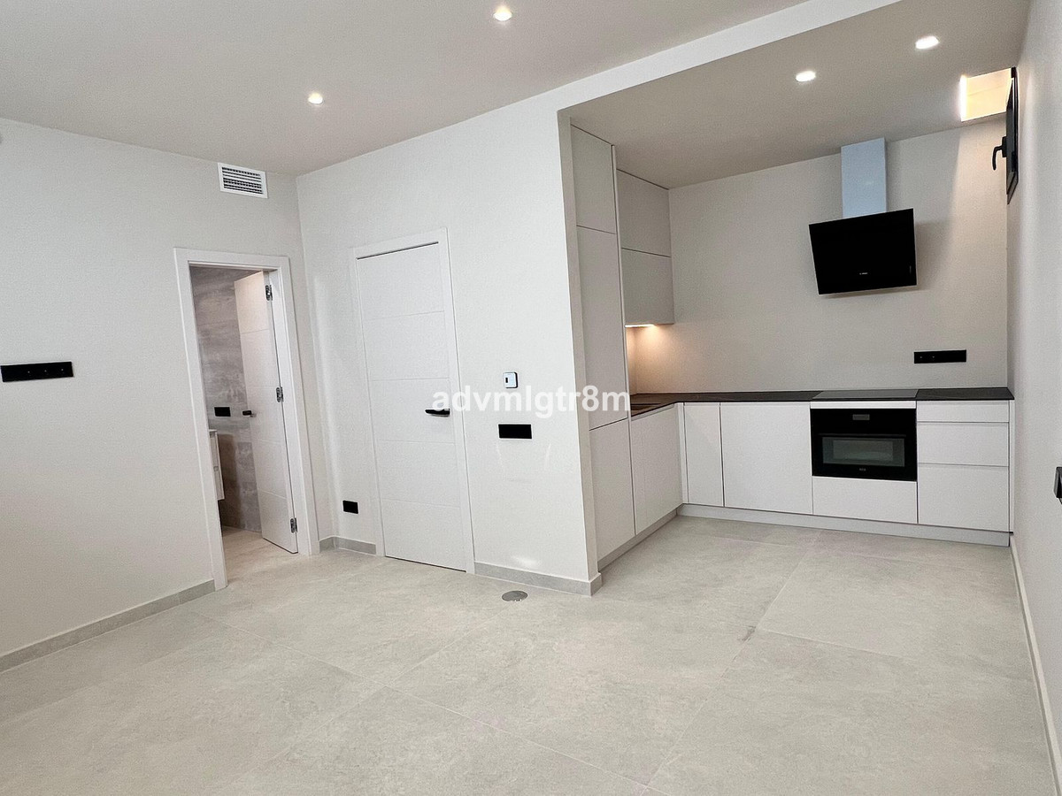6 Bed Townhouse for sale in Elviria Costa Del Sol, Málaga, Spain