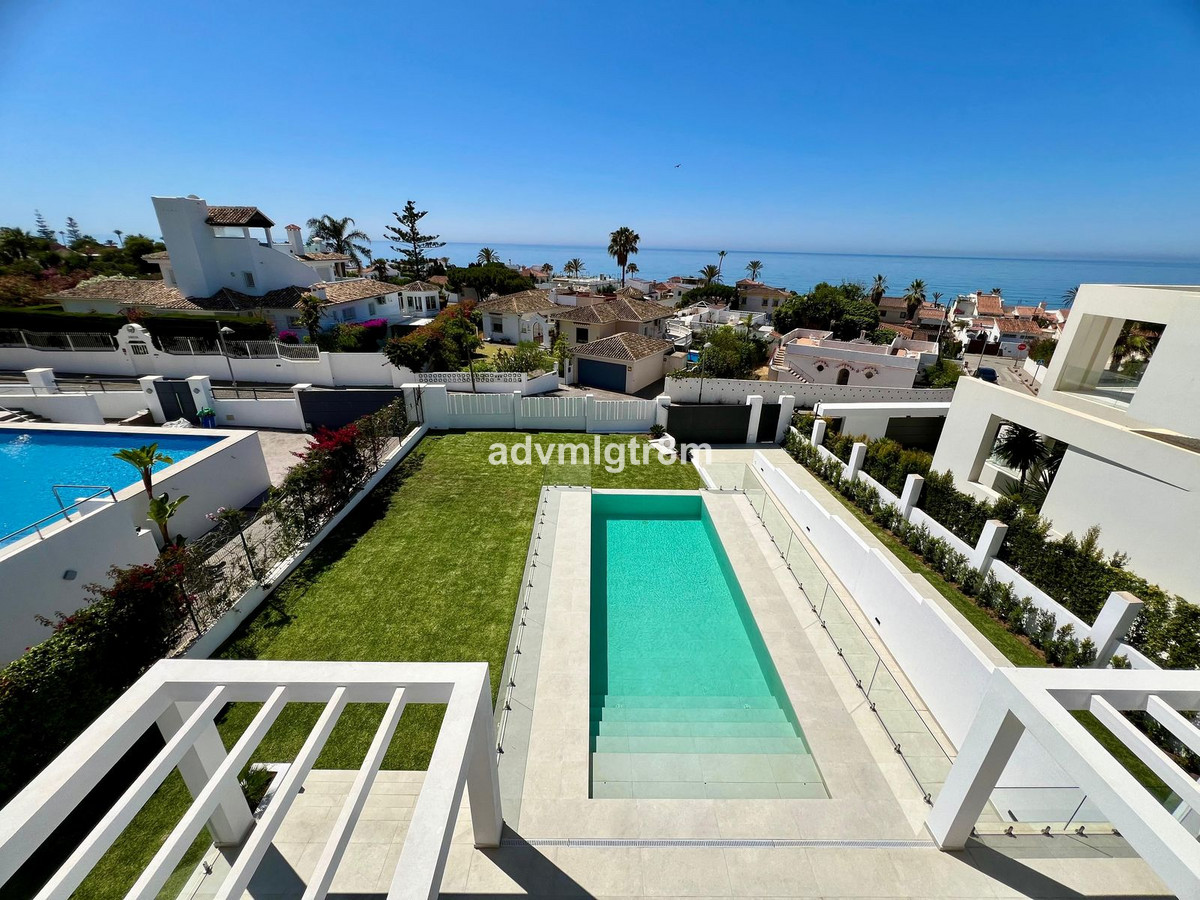 6 Bed Townhouse for sale in Elviria Costa Del Sol, Málaga, Spain