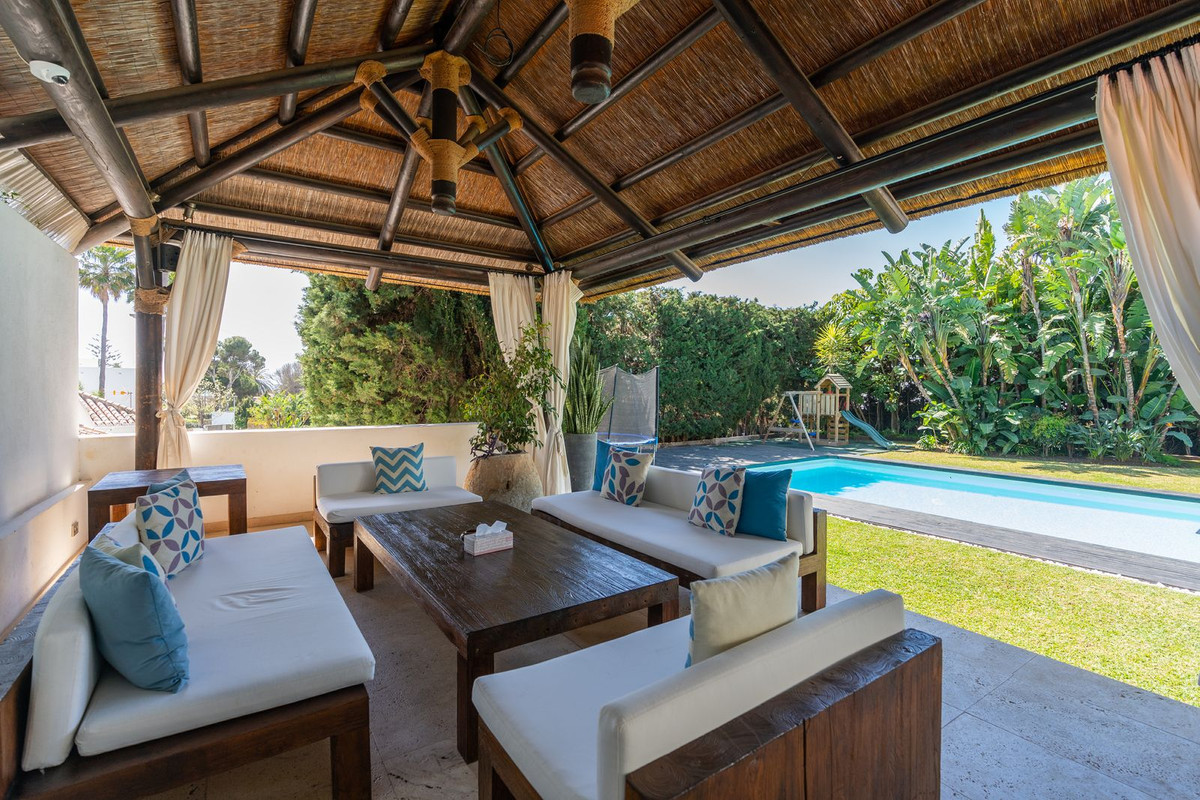 Se vende Villa - Chalet de 5 dormitorios en Costa Del Sol, Málaga, España