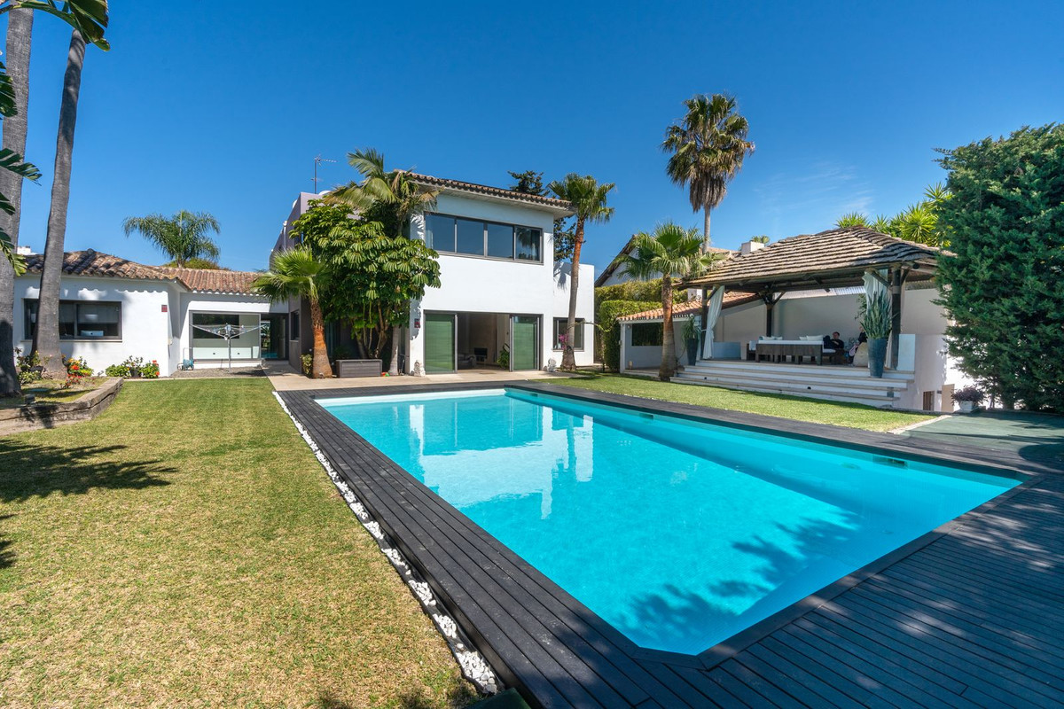 Se vende Villa - Chalet de 5 dormitorios en Costa Del Sol, Málaga, España