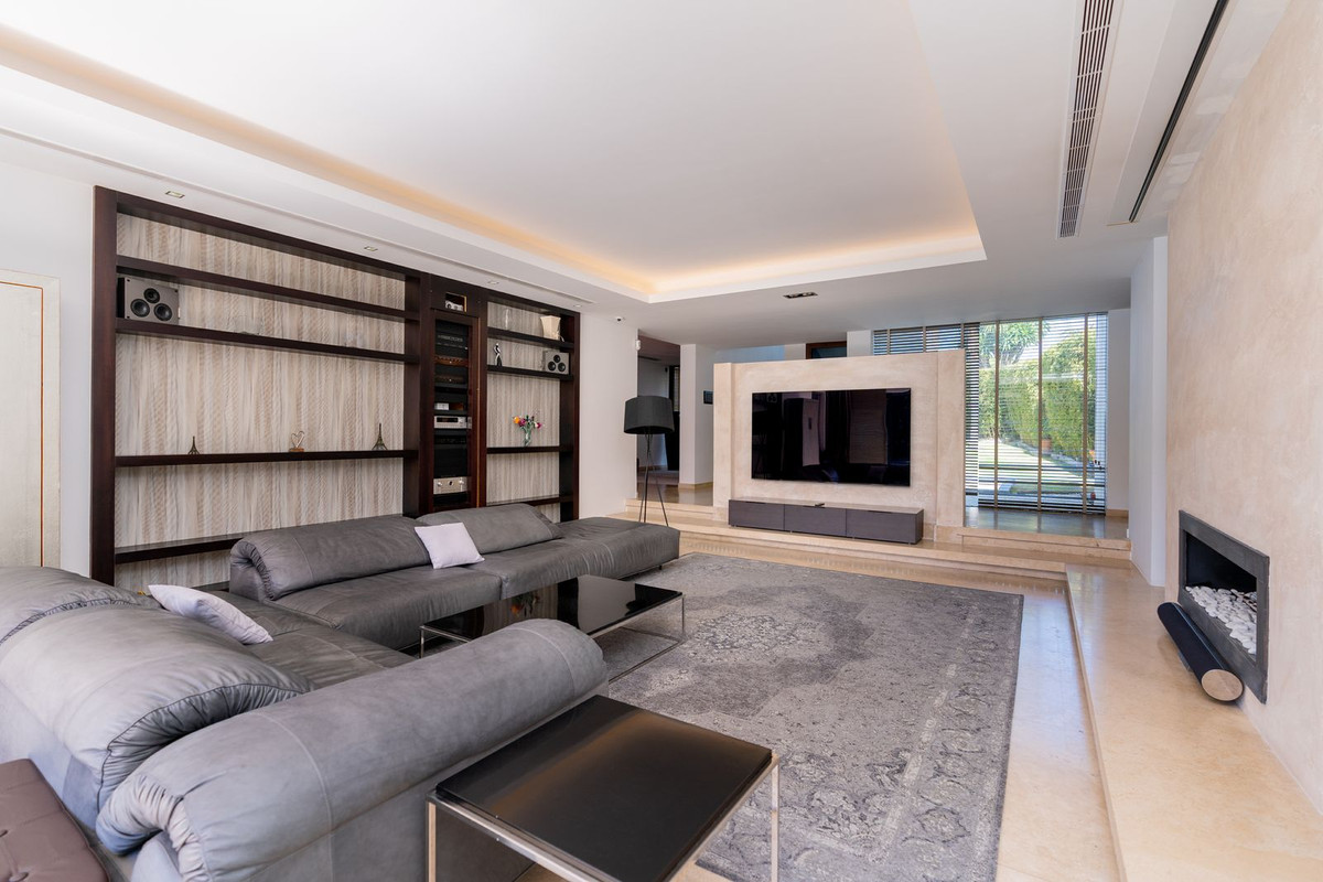 Se vende Villa - Chalet de 5 dormitorios en Costa Del Sol, Málaga, España