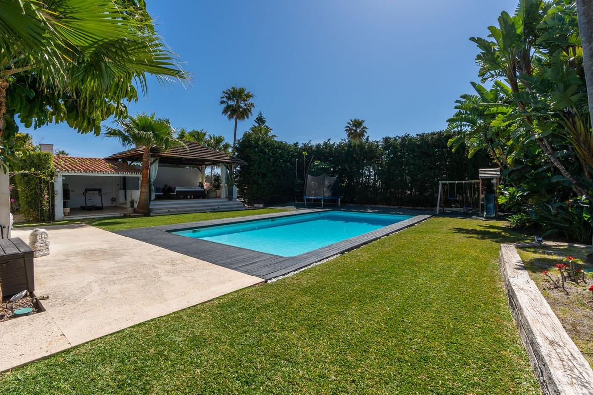 Se vende Villa - Chalet de 5 dormitorios en Costa Del Sol, Málaga, España