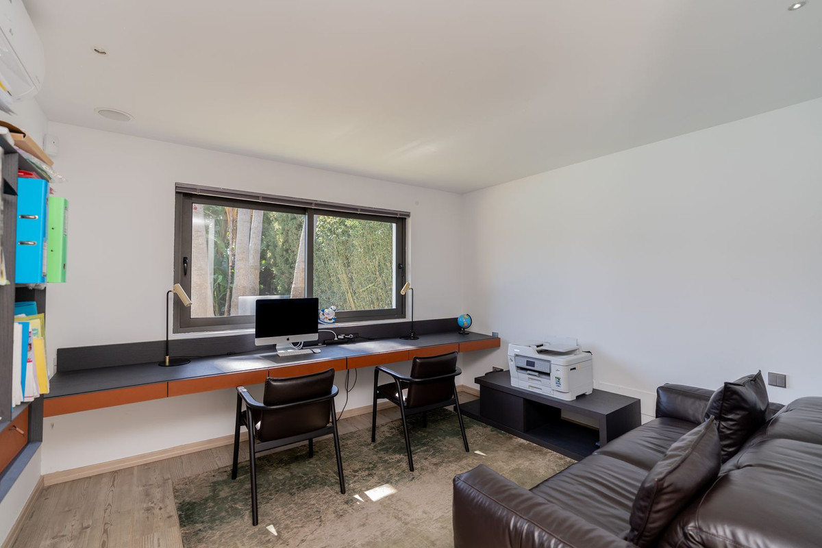 Se vende Villa - Chalet de 5 dormitorios en Costa Del Sol, Málaga, España