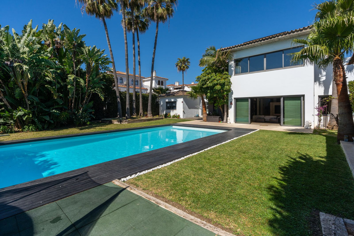 Se vende Villa - Chalet de 5 dormitorios en Costa Del Sol, Málaga, España