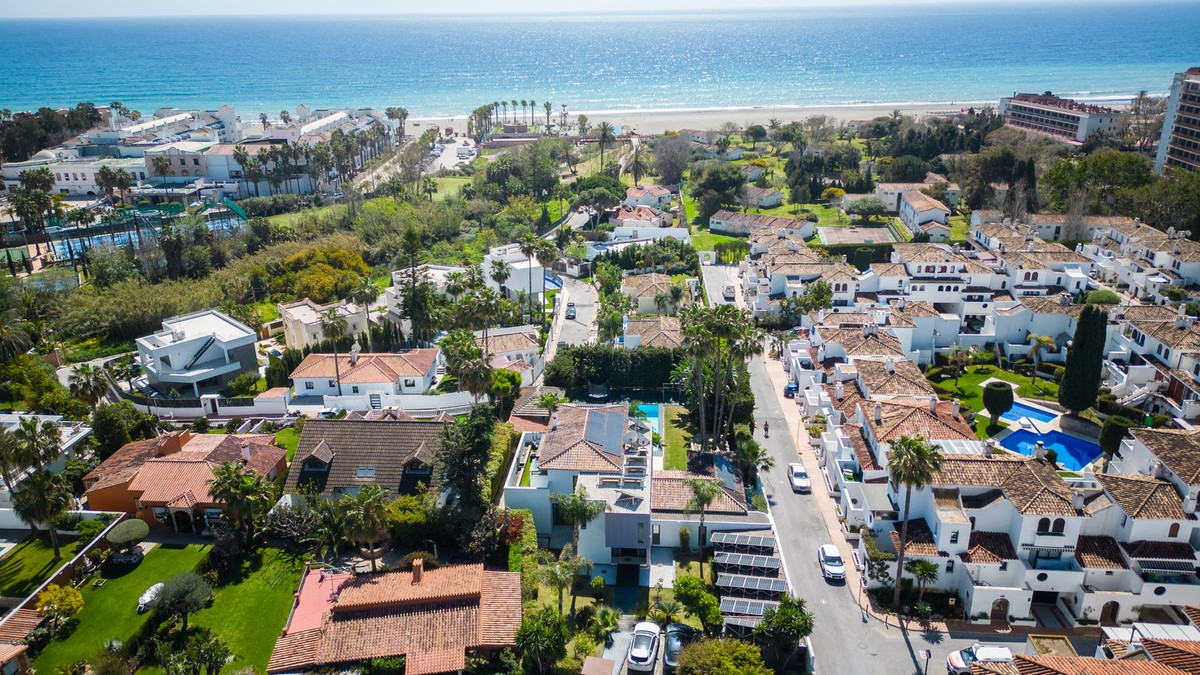 Se vende Villa - Chalet de 5 dormitorios en Costa Del Sol, Málaga, España