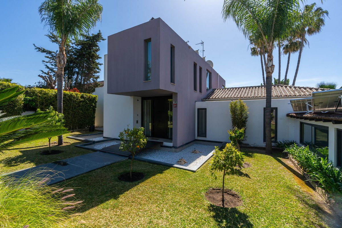 Se vende Villa - Chalet de 5 dormitorios en Costa Del Sol, Málaga, España