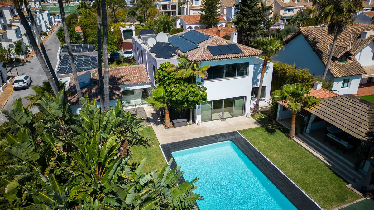 Se vende Villa - Chalet de 5 dormitorios en Costa Del Sol, Málaga, España