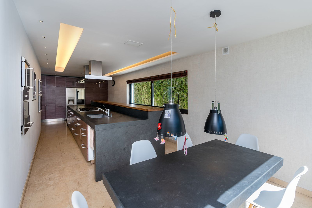Se vende Villa - Chalet de 5 dormitorios en Costa Del Sol, Málaga, España