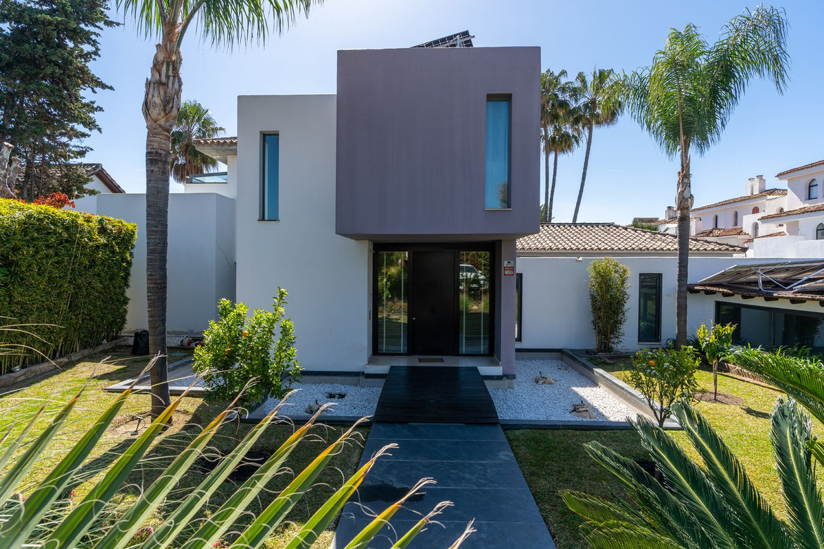 Se vende Villa - Chalet de 5 dormitorios en Costa Del Sol, Málaga, España