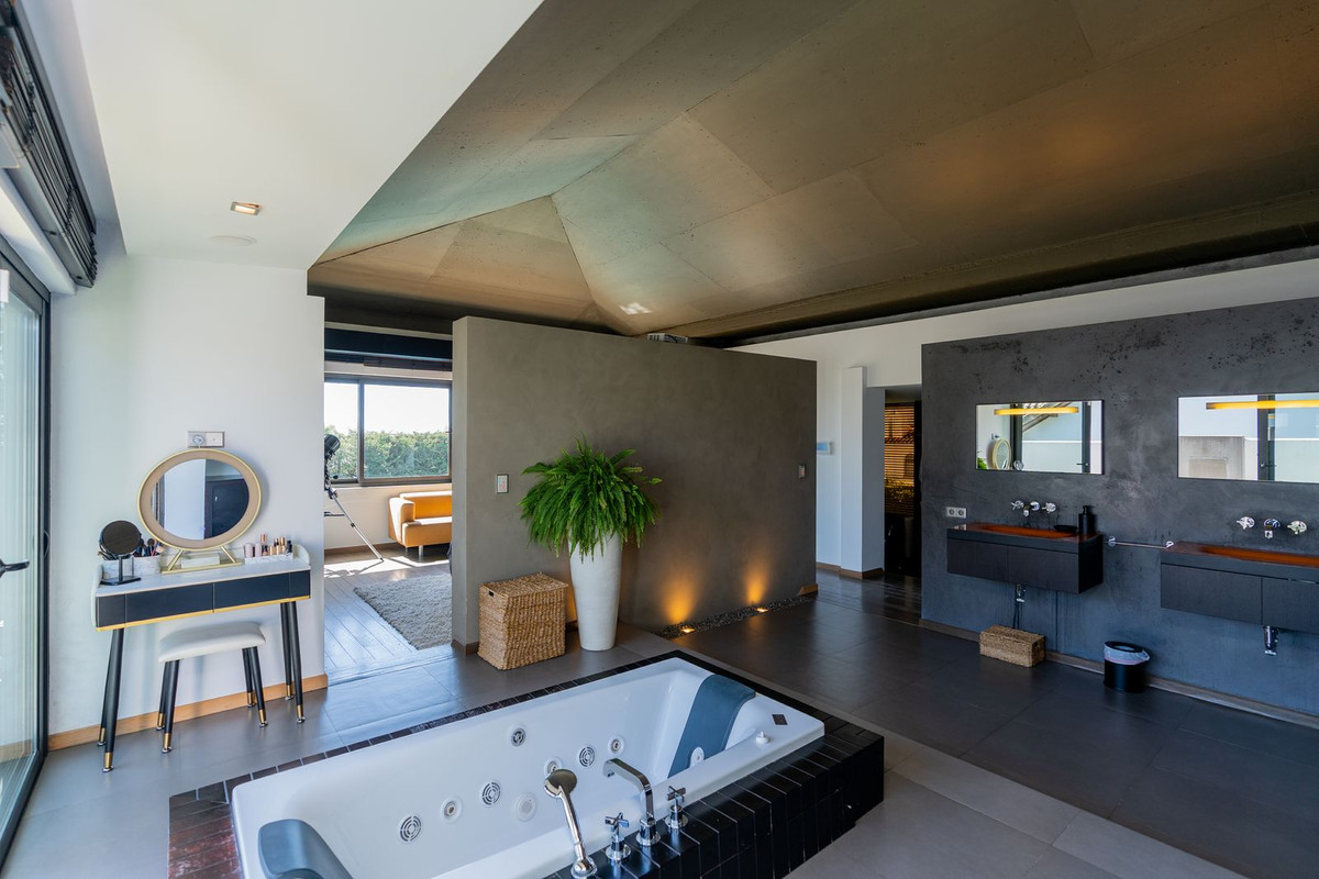 Se vende Villa - Chalet de 5 dormitorios en Costa Del Sol, Málaga, España