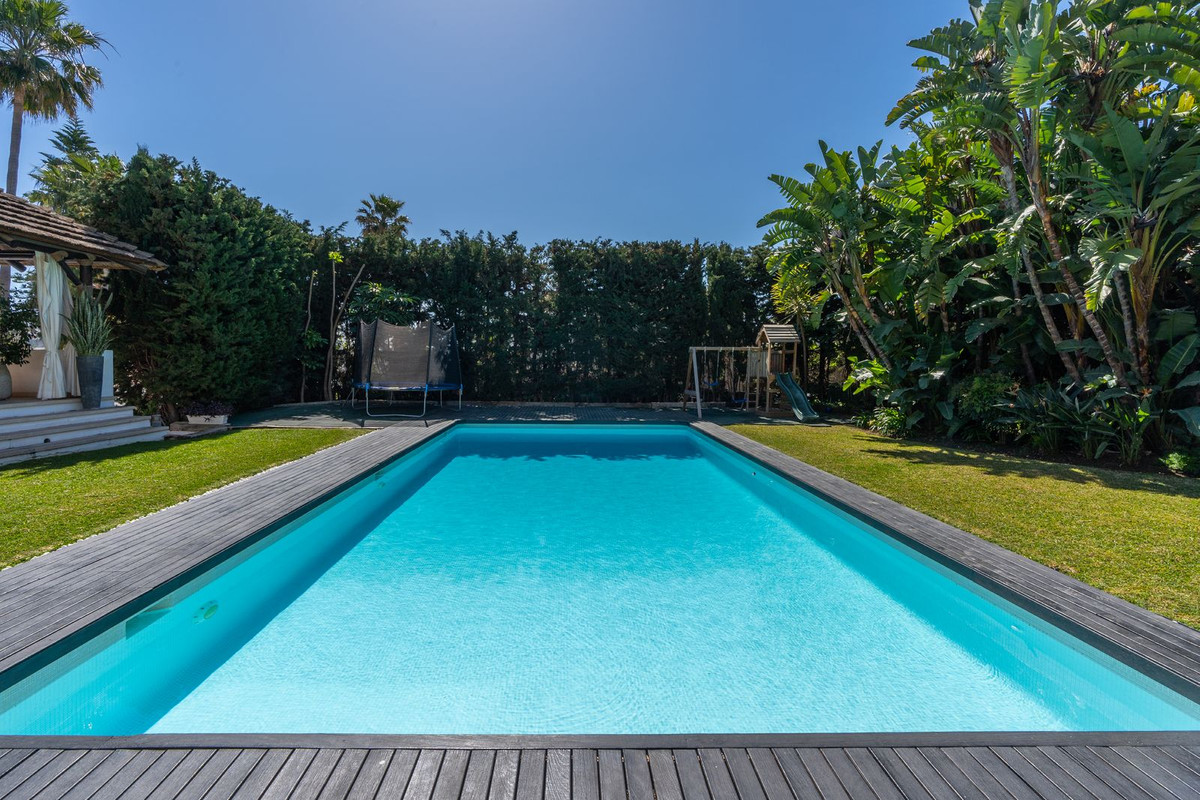 Se vende Villa - Chalet de 5 dormitorios en Costa Del Sol, Málaga, España