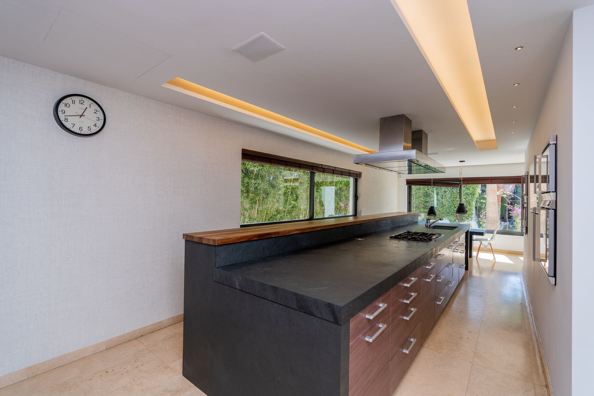 Se vende Villa - Chalet de 5 dormitorios en Costa Del Sol, Málaga, España