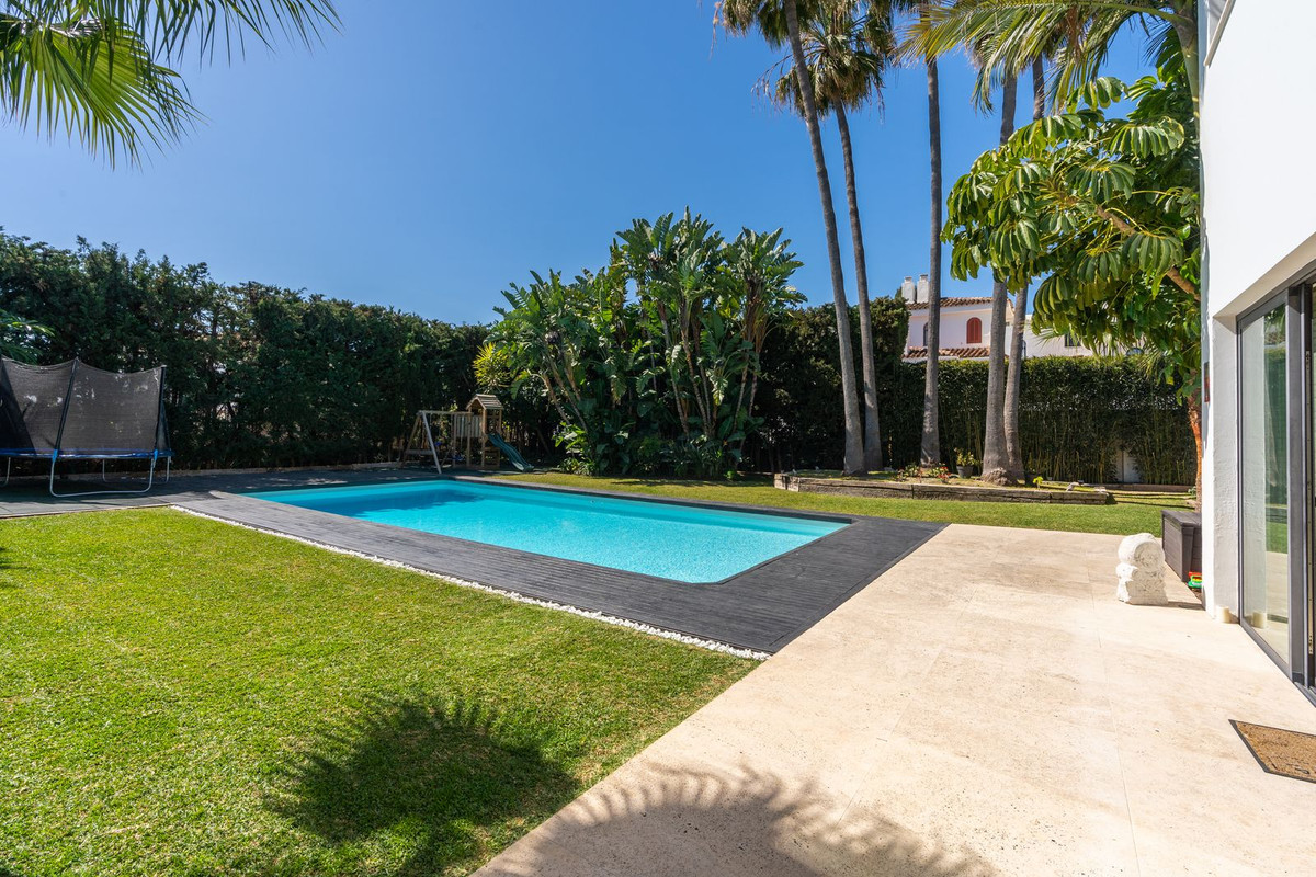 Se vende Villa - Chalet de 5 dormitorios en Costa Del Sol, Málaga, España