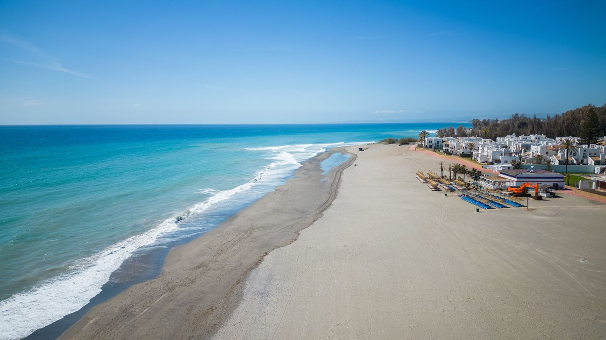Se vende Villa - Chalet de 5 dormitorios en Costa Del Sol, Málaga, España