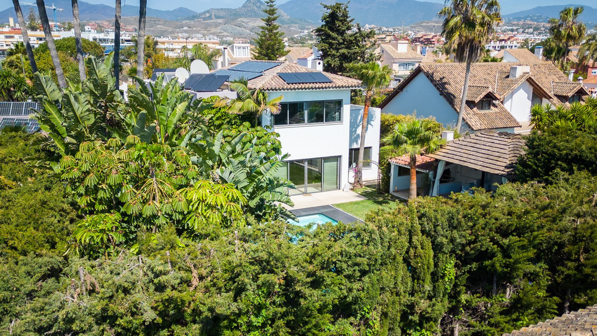 Se vende Villa - Chalet de 5 dormitorios en Costa Del Sol, Málaga, España
