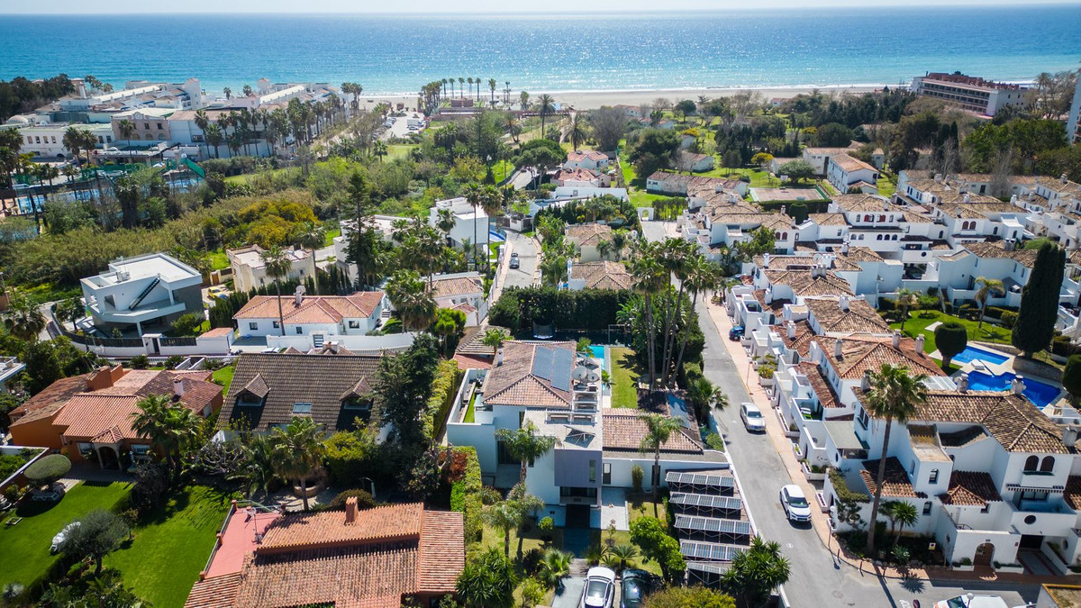Se vende Villa - Chalet de 5 dormitorios en Costa Del Sol, Málaga, España