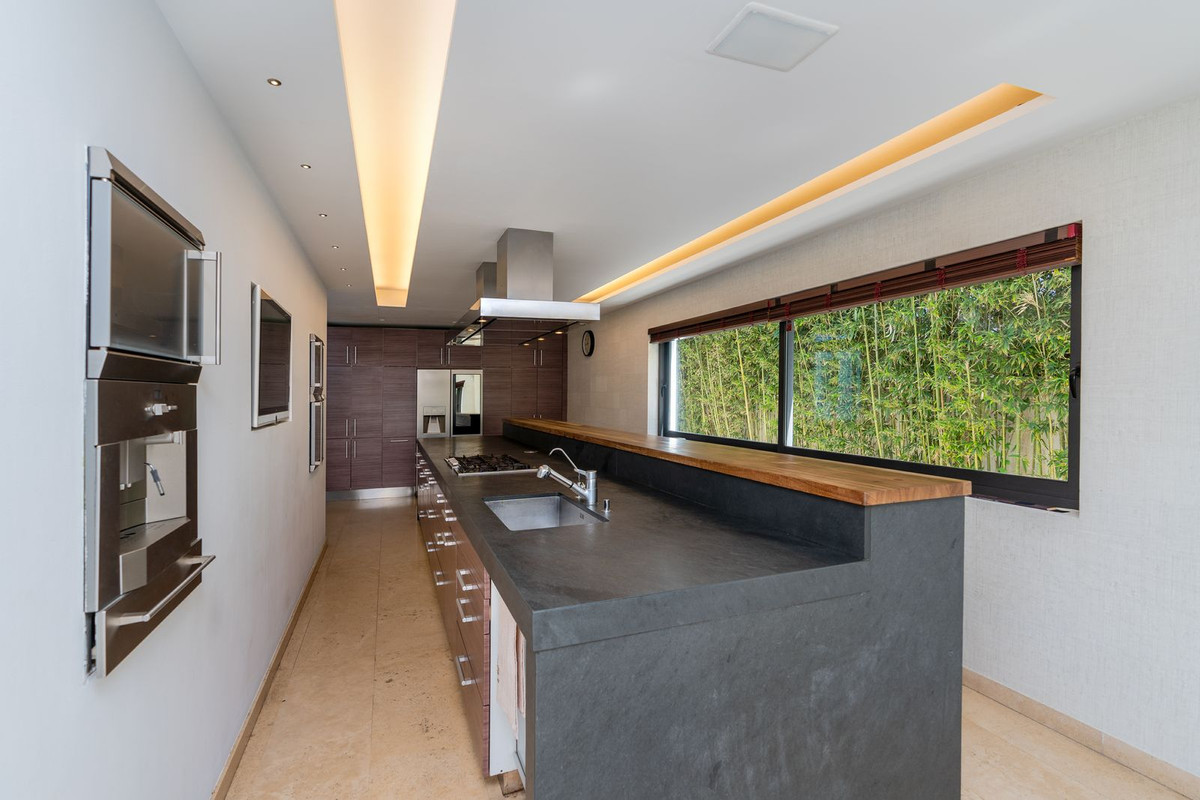 Se vende Villa - Chalet de 5 dormitorios en Costa Del Sol, Málaga, España