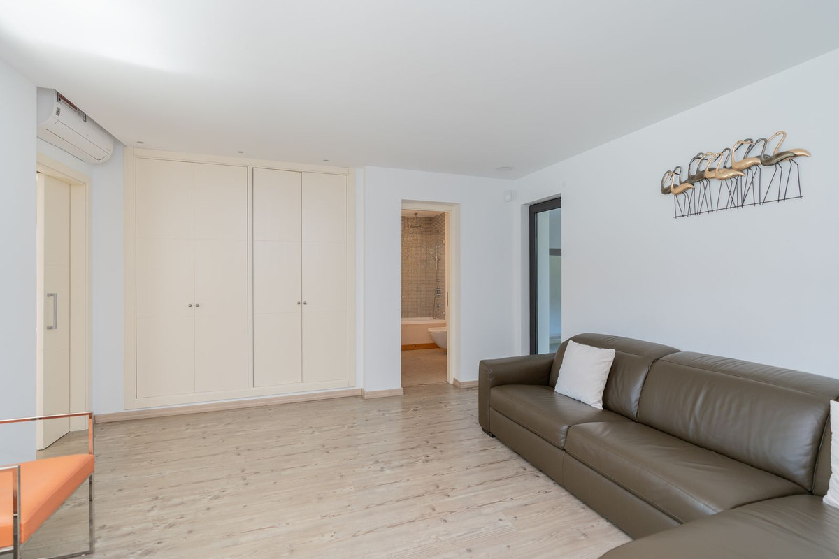 Se vende Villa - Chalet de 5 dormitorios en Costa Del Sol, Málaga, España