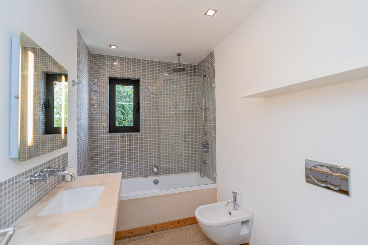 Se vende Villa - Chalet de 5 dormitorios en Costa Del Sol, Málaga, España