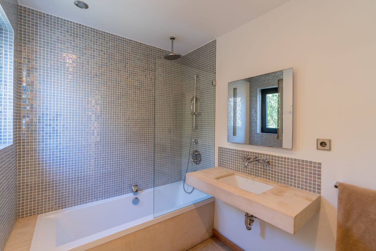 Se vende Villa - Chalet de 5 dormitorios en Costa Del Sol, Málaga, España
