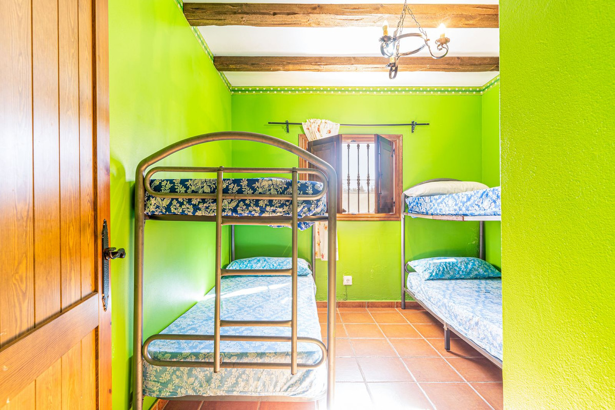 Se vende Finca - Cortijo de 5 dormitorios en Costa Del Sol, Cadiz, España