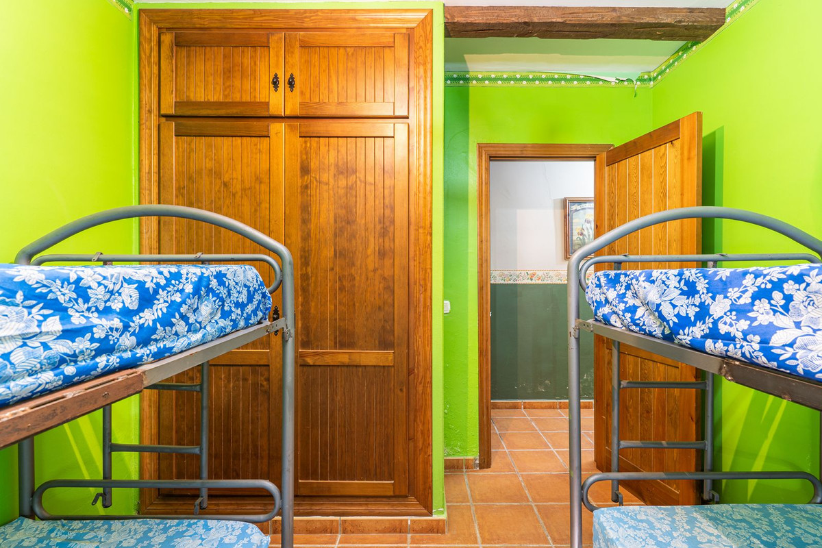 Se vende Finca - Cortijo de 5 dormitorios en Costa Del Sol, Cadiz, España